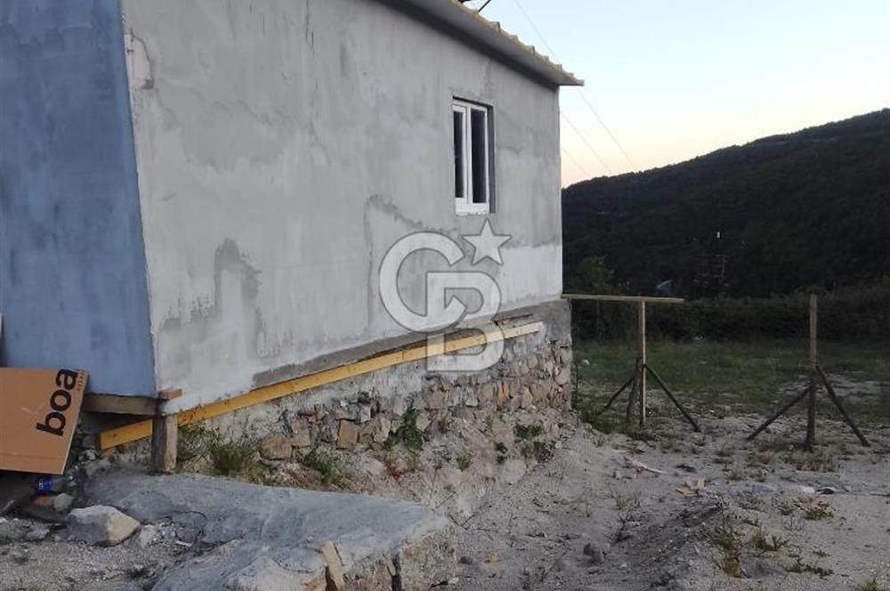 YENİCE NAMAZGAHTA İÇERİSİNDE EV BULUNAN ARSA