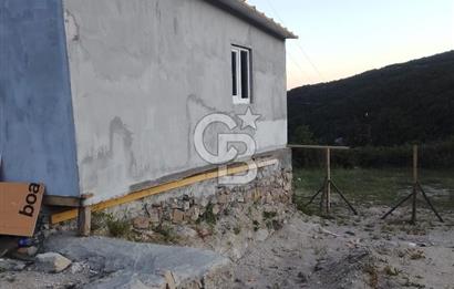 YENİCE NAMAZGAHTA İÇERİSİNDE EV BULUNAN ARSA