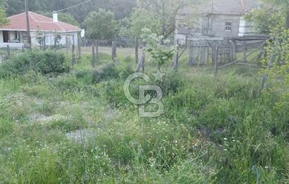 YENİCE NAMAZGAHTA İÇERİSİNDE EV BULUNAN ARSA