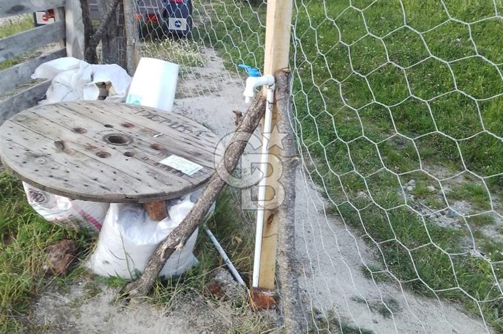 YENİCE NAMAZGAHTA İÇERİSİNDE EV BULUNAN ARSA