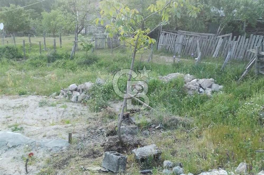 YENİCE NAMAZGAHTA İÇERİSİNDE EV BULUNAN ARSA