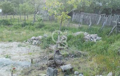 YENİCE NAMAZGAHTA İÇERİSİNDE EV BULUNAN ARSA