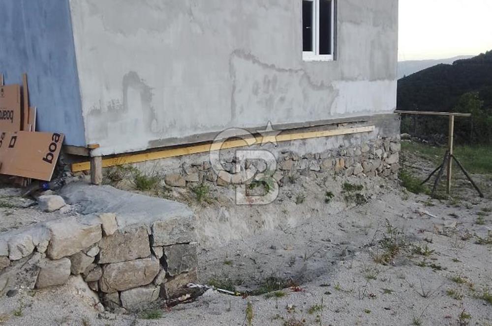 YENİCE NAMAZGAHTA İÇERİSİNDE EV BULUNAN ARSA