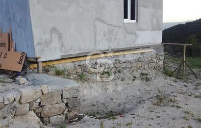 YENİCE NAMAZGAHTA İÇERİSİNDE EV BULUNAN ARSA