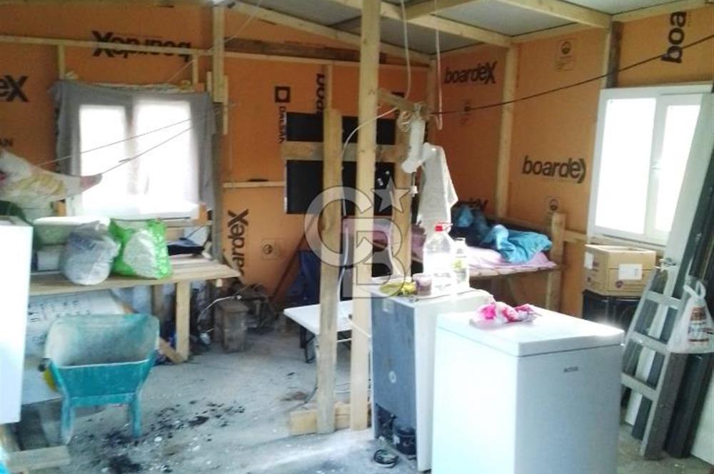 YENİCE NAMAZGAHTA İÇERİSİNDE EV BULUNAN ARSA