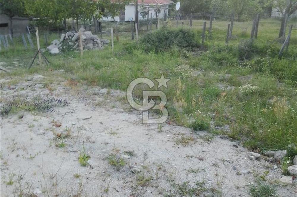 YENİCE NAMAZGAHTA İÇERİSİNDE EV BULUNAN ARSA