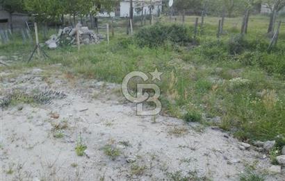 YENİCE NAMAZGAHTA İÇERİSİNDE EV BULUNAN ARSA