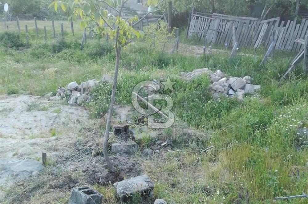 YENİCE NAMAZGAHTA İÇERİSİNDE EV BULUNAN ARSA