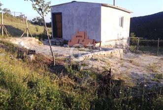 YENİCE NAMAZGAHTA İÇERİSİNDE EV BULUNAN ARSA