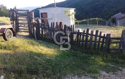 YENİCE NAMAZGAHTA İÇERİSİNDE EV BULUNAN ARSA