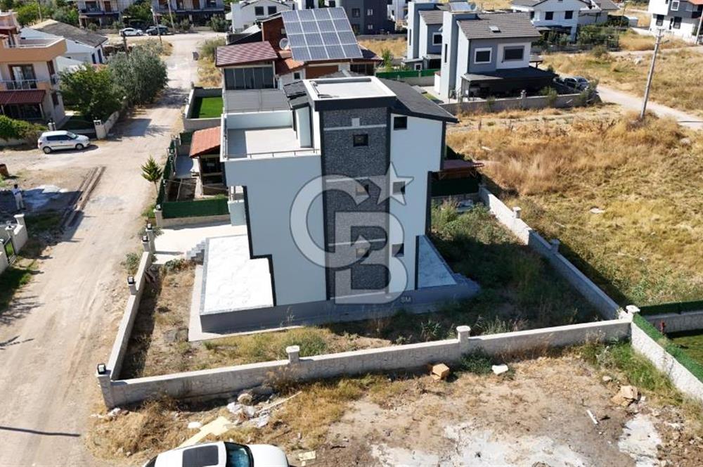 Dikili Cumhuriyet Mah. Çetin Emeç'te Satılık Müstakil 4+1 Villa