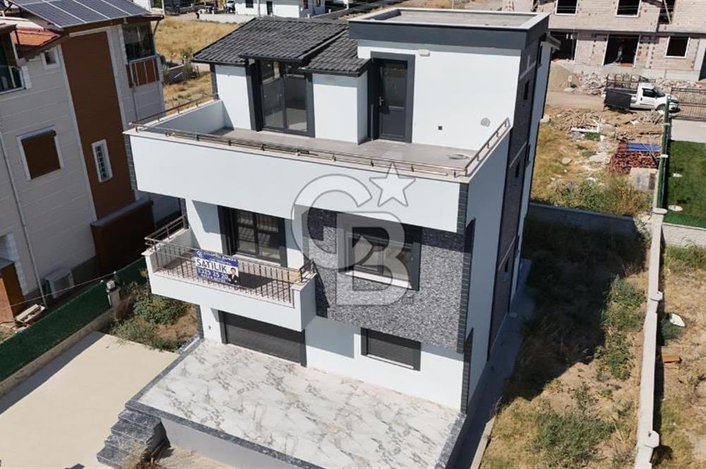 Dikili Cumhuriyet Mah. Çetin Emeç'te Satılık Müstakil 4+1 Villa