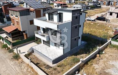 Dikili Cumhuriyet Mah. Çetin Emeç'te Satılık Müstakil 4+1 Villa