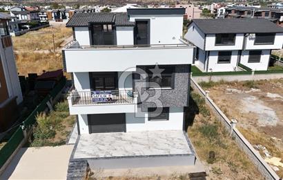 Dikili Cumhuriyet Mah. Çetin Emeç'te Satılık Müstakil 4+1 Villa