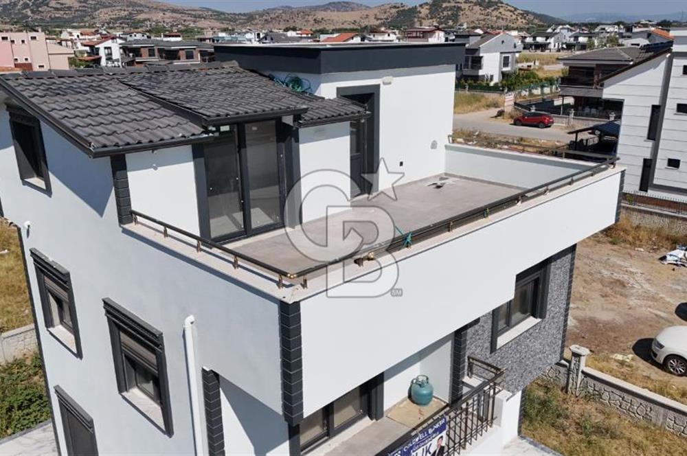 Dikili Cumhuriyet Mah. Çetin Emeç'te Satılık Müstakil 4+1 Villa