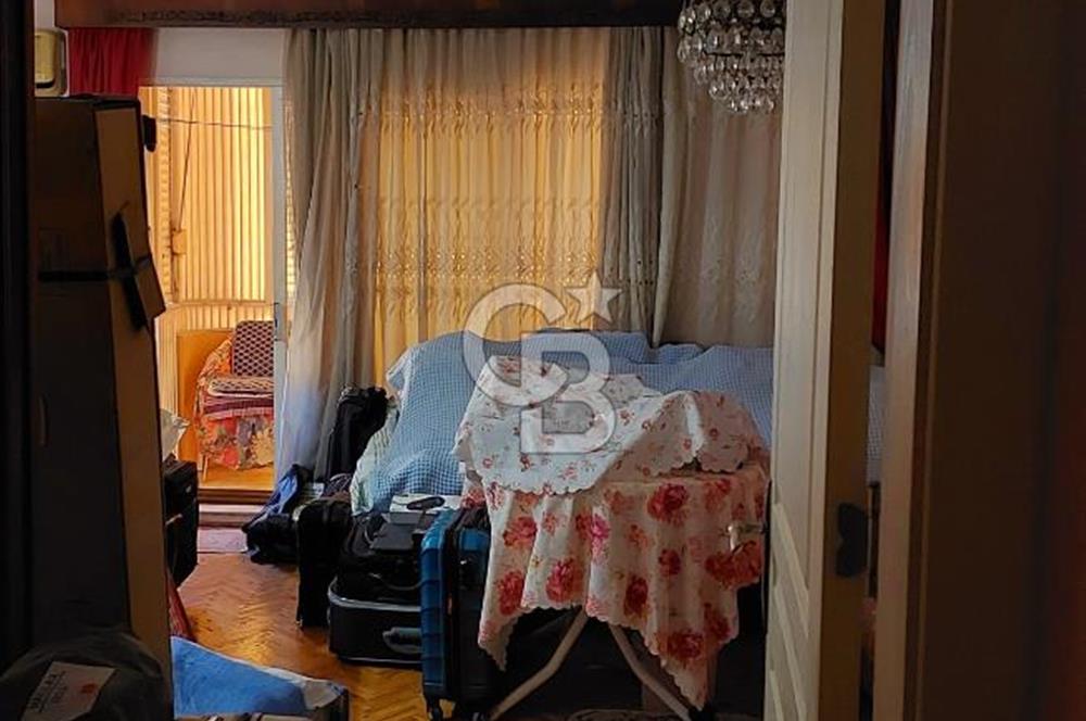 KARŞIYAKA MERKEZDE 3+1 SATILIK DAİRE
