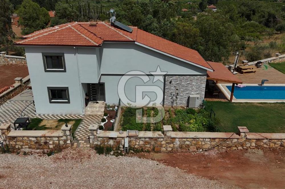SEFERİHİSAR KAVAKDEREDE MÜSTAKİL HAVUZLU 5+1 VİLLA