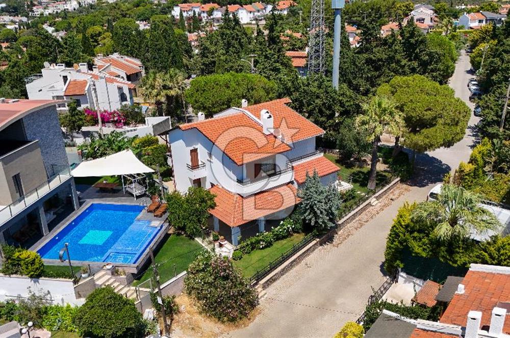 Çeşme Ardıç'ta Sahile Yakın 3+1 Dubleks Villa