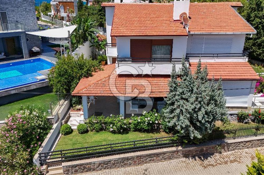 Çeşme Ardıç'ta Sahile Yakın 3+1 Dubleks Villa