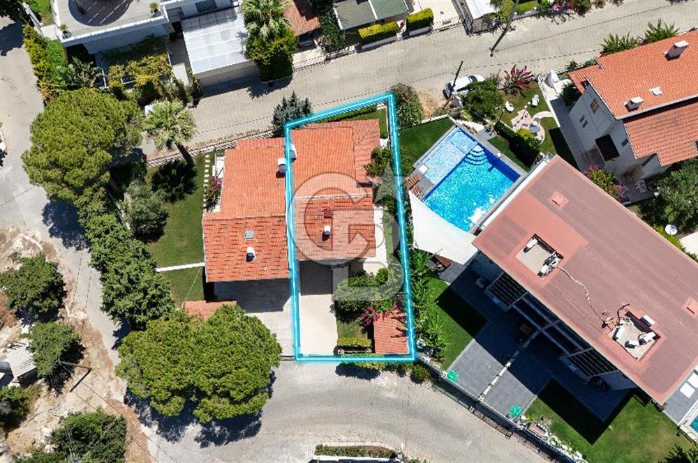 Çeşme Ardıç'ta Sahile Yakın 3+1 Dubleks Villa
