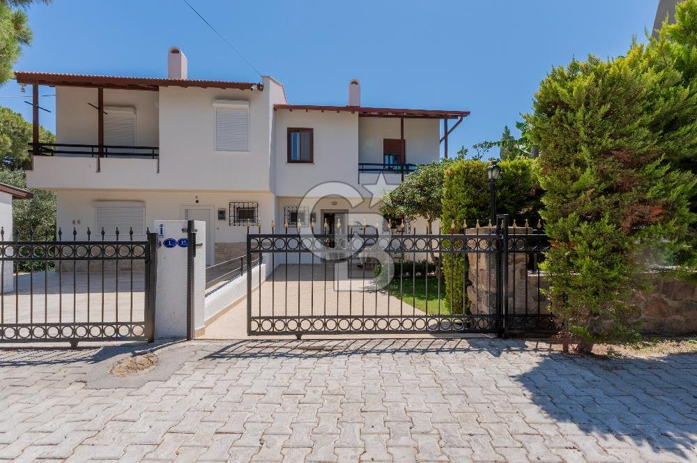Çeşme Ardıç'ta Sahile Yakın 3+1 Dubleks Villa