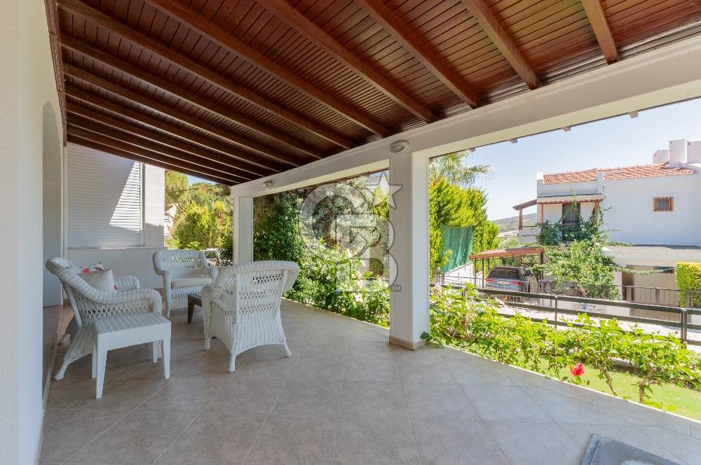 Çeşme Ardıç'ta Sahile Yakın 3+1 Dubleks Villa