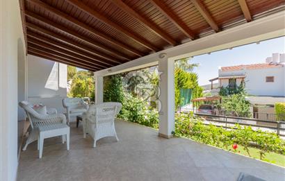 Çeşme Ardıç'ta Sahile Yakın 3+1 Dubleks Villa