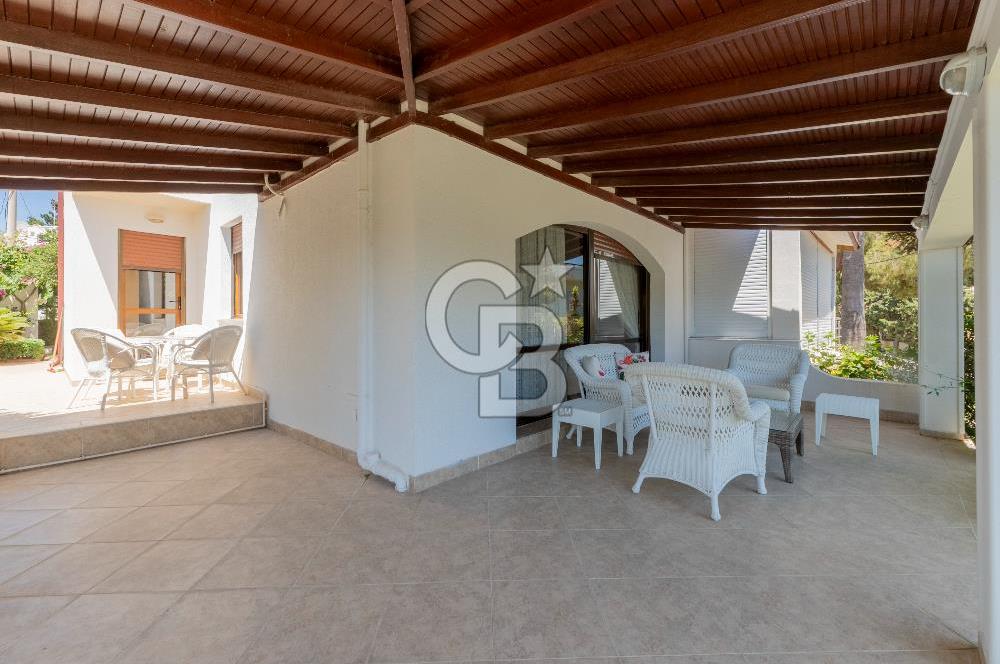 Çeşme Ardıç'ta Sahile Yakın 3+1 Dubleks Villa