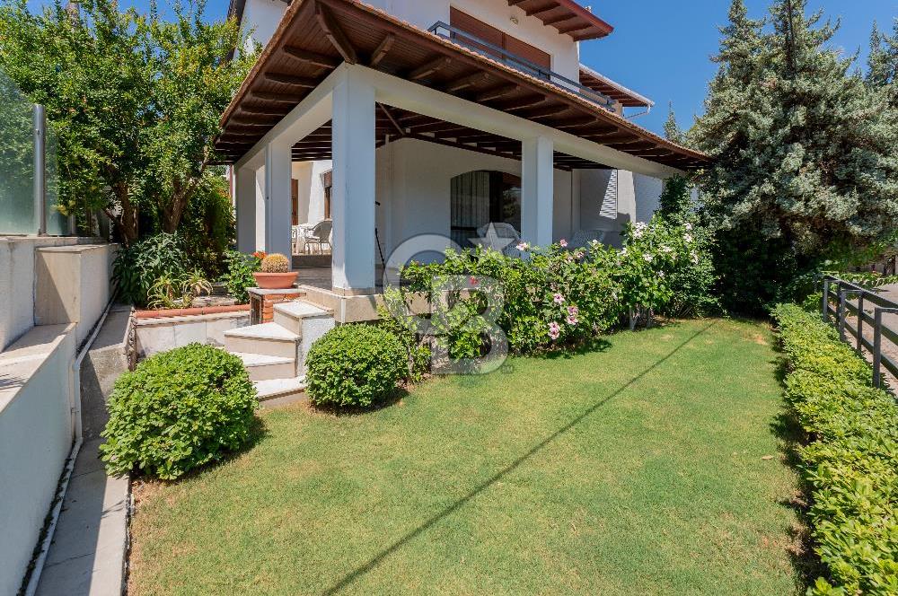 Çeşme Ardıç'ta Sahile Yakın 3+1 Dubleks Villa