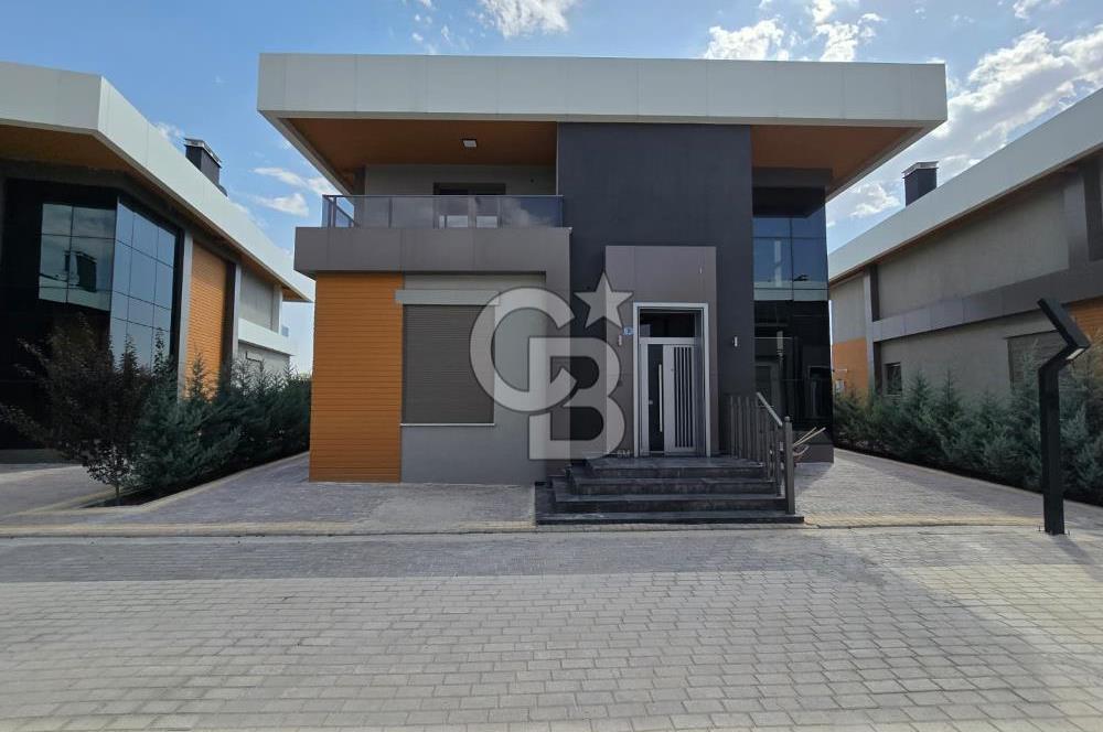 COLDWELL BANKER'DAN LÜKS VE KONFORUN BİRLEŞTİĞİ SATILIK 7+1 VİLLA
