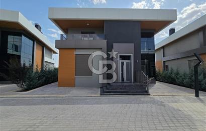 COLDWELL BANKER'DAN LÜKS VE KONFORUN BİRLEŞTİĞİ SATILIK 7+1 VİLLA