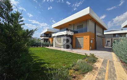 COLDWELL BANKER'DAN LÜKS VE KONFORUN BİRLEŞTİĞİ SATILIK 7+1 VİLLA