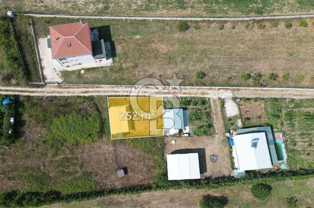 Çatalca Çiftlikköyde 252 m² Arsa + Konteyner! Altyapı Hazır!