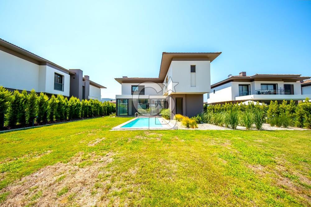 GÜZELBAHÇE YELKİ GARDENİA 33 SİTESİNDE SATILIK 5+1 VİLLA