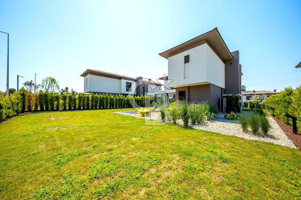 GÜZELBAHÇE YELKİ GARDENİA 33 SİTESİNDE SATILIK 5+1 VİLLA