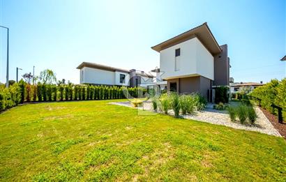 GÜZELBAHÇE YELKİ GARDENİA 33 SİTESİNDE SATILIK 5+1 VİLLA