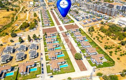 GÜZELBAHÇE YELKİ GARDENİA 33 SİTESİNDE SATILIK 5+1 VİLLA