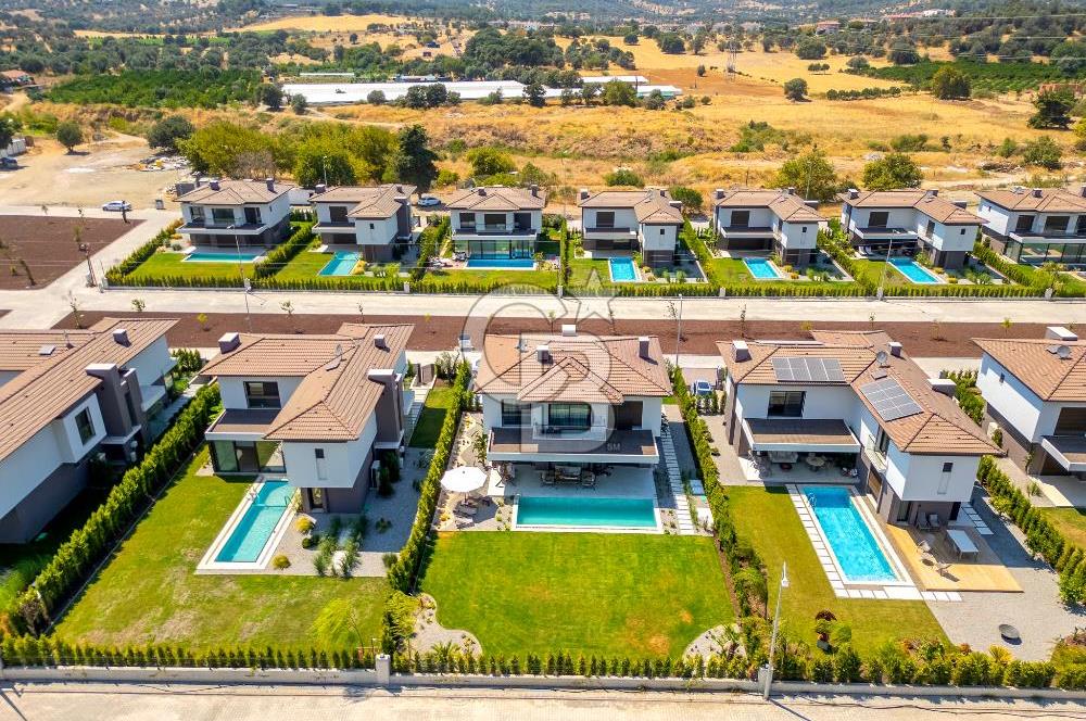 GÜZELBAHÇE YELKİ GARDENİA 33 SİTESİNDE SATILIK 5+1 VİLLA