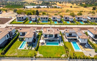 GÜZELBAHÇE YELKİ GARDENİA 33 SİTESİNDE SATILIK 5+1 VİLLA