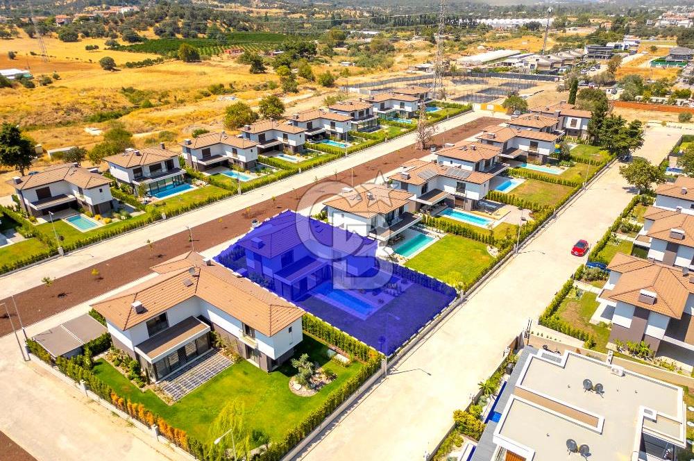 GÜZELBAHÇE YELKİ GARDENİA 33 SİTESİNDE SATILIK 5+1 VİLLA