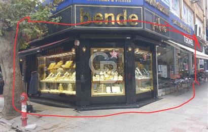 Kartal'ın Kalbi Sahilde Bankalar Caddesi'nde Köşe Konum – 250 m² Ticari Altın Nokta.!