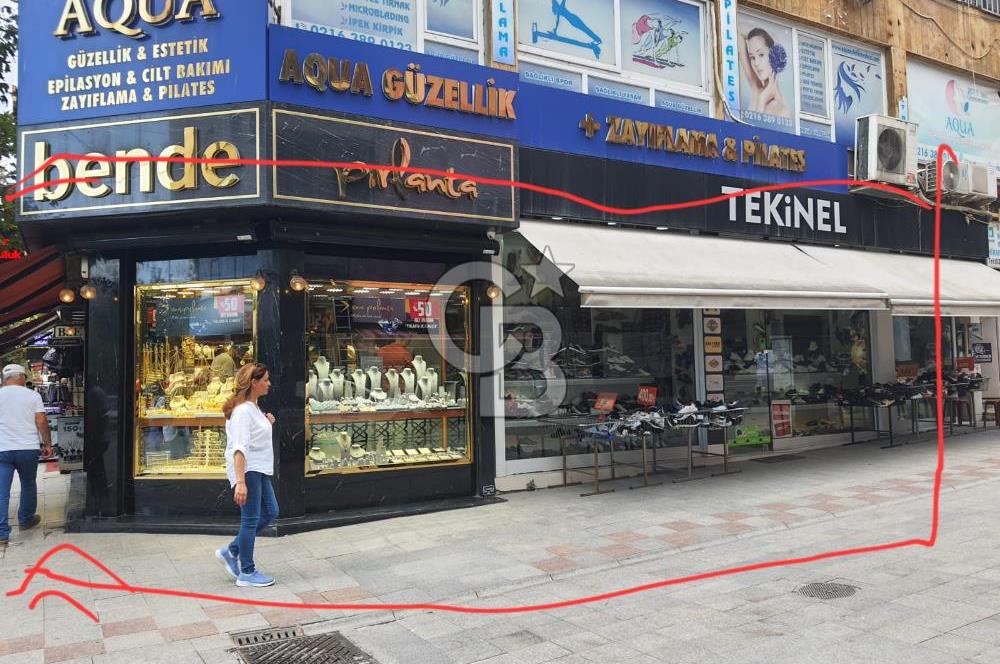 Kartal'ın Kalbi Sahilde Bankalar Caddesi'nde Köşe Konum – 250 m² Ticari Altın Nokta.!