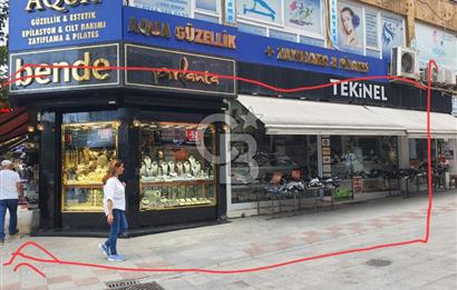 Kartal'ın Kalbi Sahilde Bankalar Caddesi'nde Köşe Konum – 250 m² Ticari Altın Nokta.!
