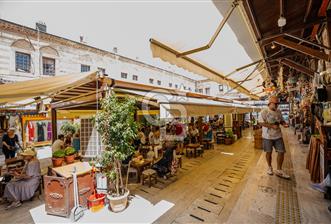 İzmir Konak  Tarihi Kızlarağası Hanı'nda Devren Kiralık Dükkan