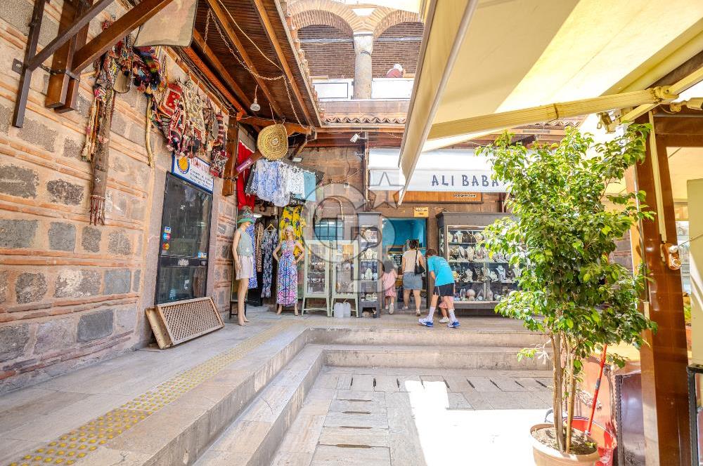 İzmir Konak  Tarihi Kızlarağası Hanı'nda Devren Kiralık Dükkan