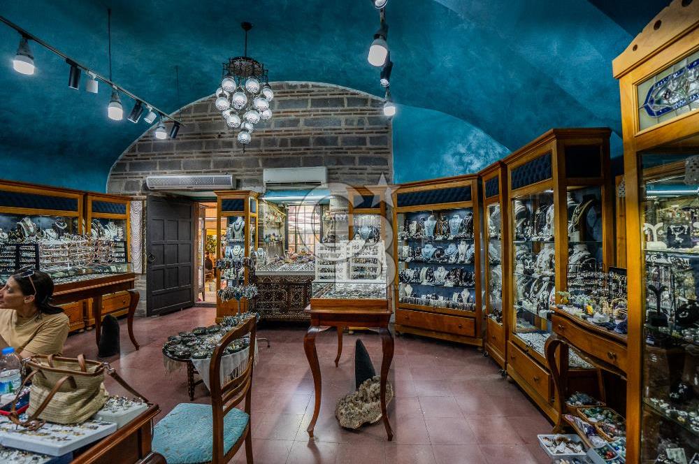 İzmir Konak  Tarihi Kızlarağası Hanı'nda Devren Kiralık Dükkan