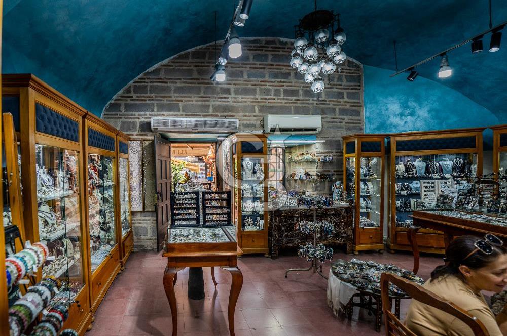İzmir Konak  Tarihi Kızlarağası Hanı'nda Devren Kiralık Dükkan