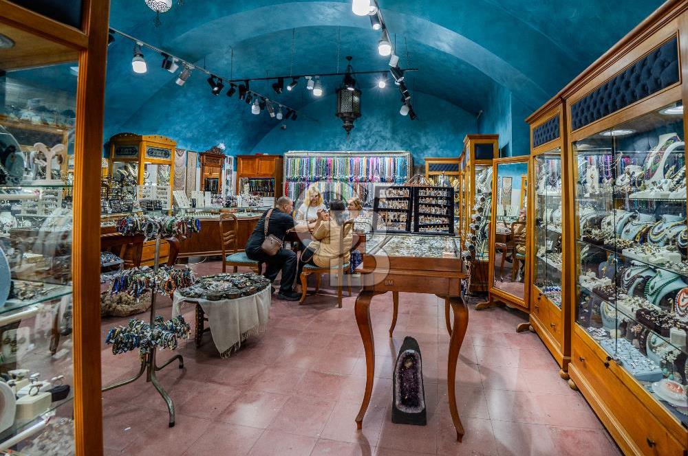 İzmir Konak  Tarihi Kızlarağası Hanı'nda Devren Kiralık Dükkan
