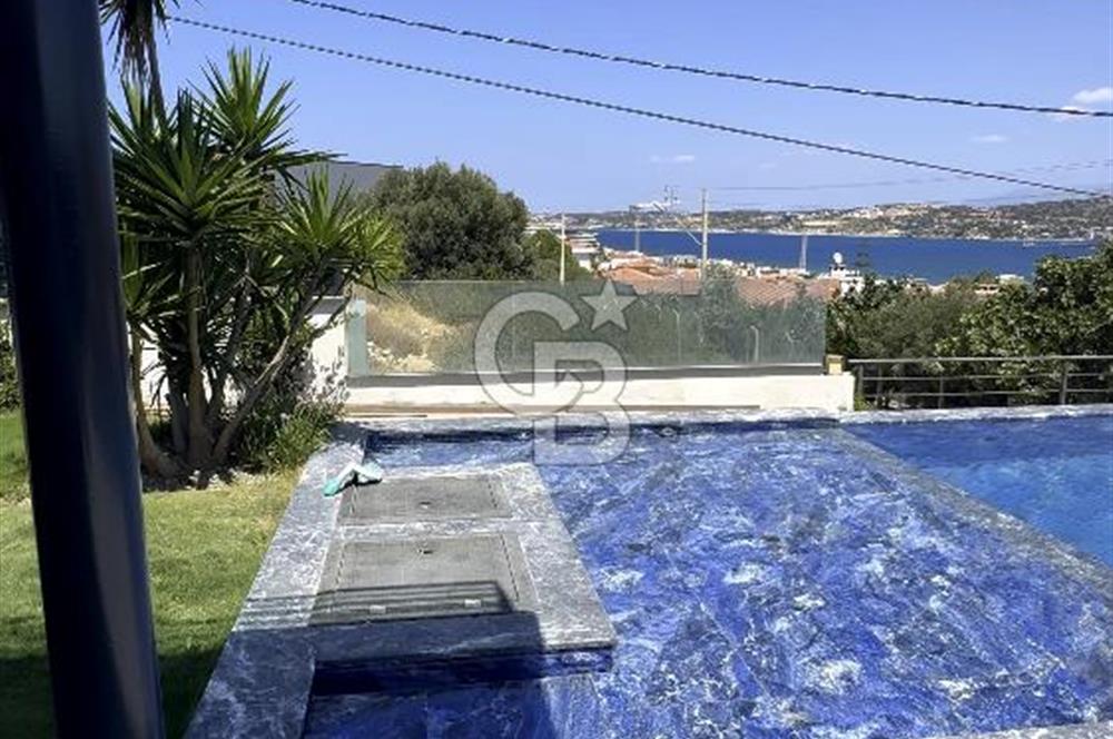 ÇEŞME FENERBURNU’NDA EŞSİZ KONUMDA, DENİZ MANZARALI LÜKS VİLLA