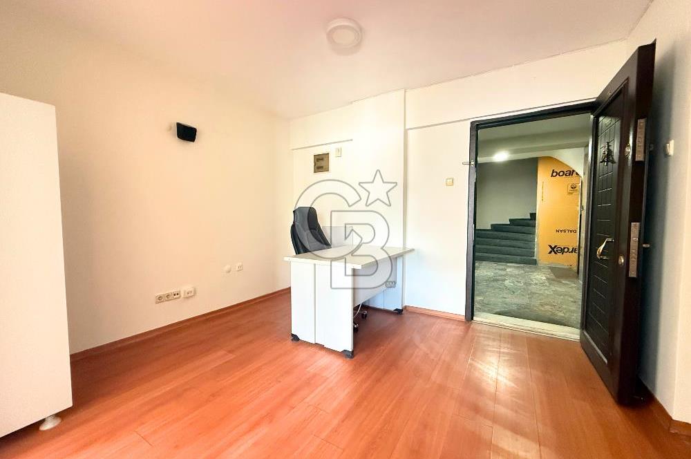 İzmir Çankaya'da Mobilyalı Mutfak WCli 2+1 Satılık Ofis